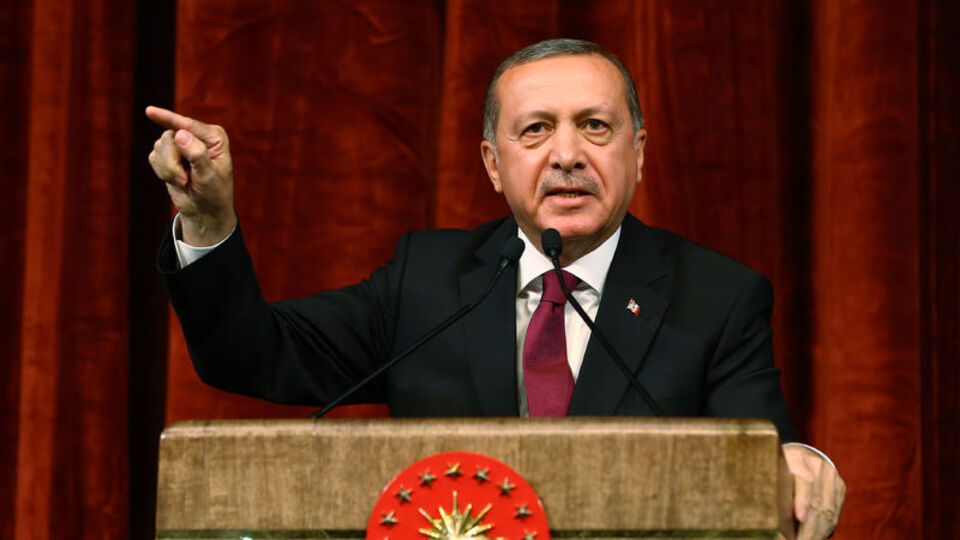 Erdoğan: Demokrasi nöbetini taçlandıralım