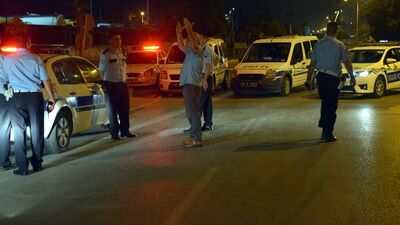 Ceza yazan polisi 'Hepiniz FETÖ'cüsünüz' diyerek yumrukladı!