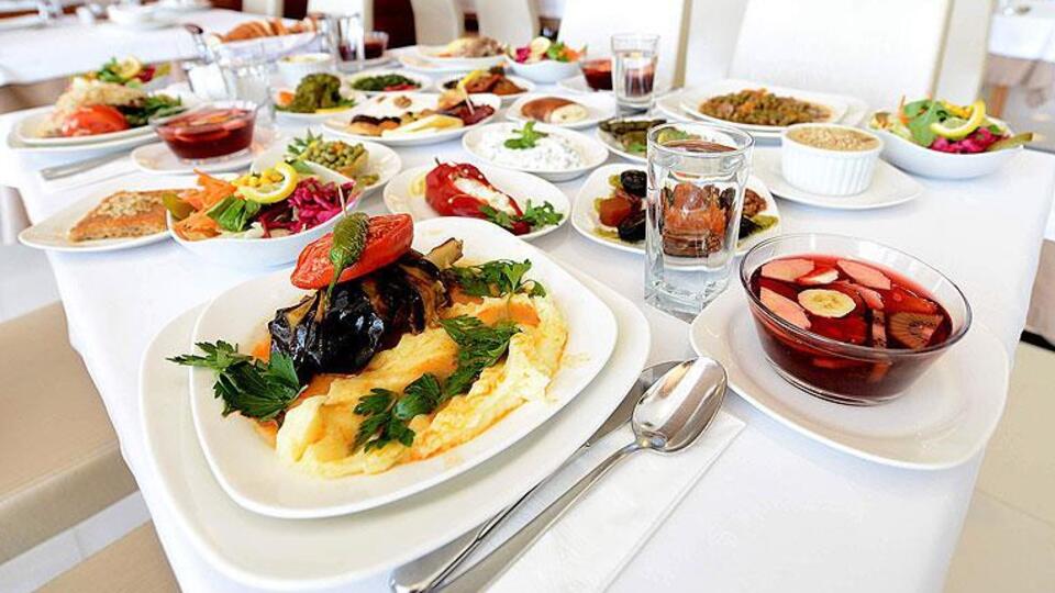 Zeytinyağlı, sütlü tatlı ve pastalara dikkat!