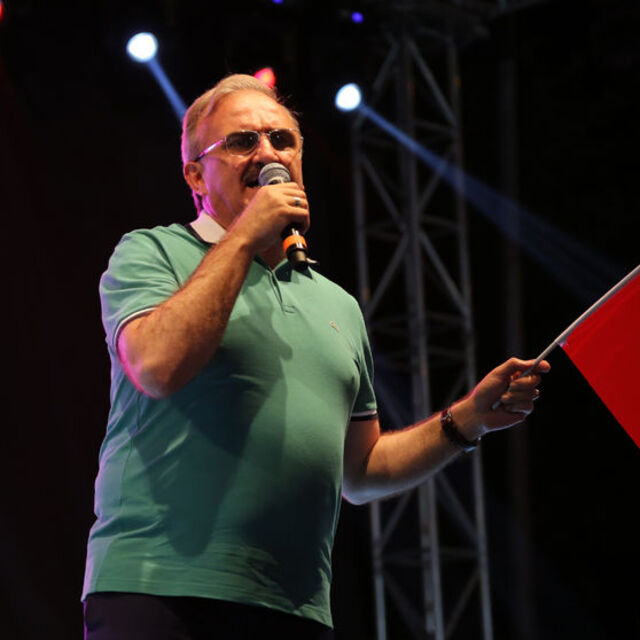 "Yanlışlıkla gözaltına alındılar"