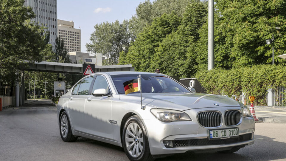 Maslahatgüzar nedir?