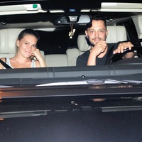 Kırmızı ışıkta poz verdiler