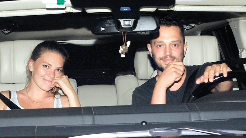 Kırmızı ışıkta poz verdiler