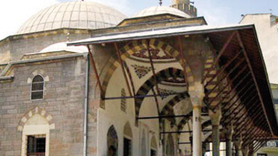 Cami 500 yıllık değil, yeri de Rize değil!