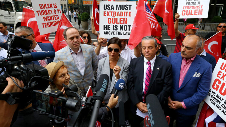 Darbe girişiminde asılsız haber yapan NBC protesto edildi