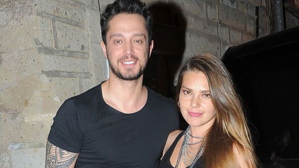 Hakaret edenleri engelliyorlar