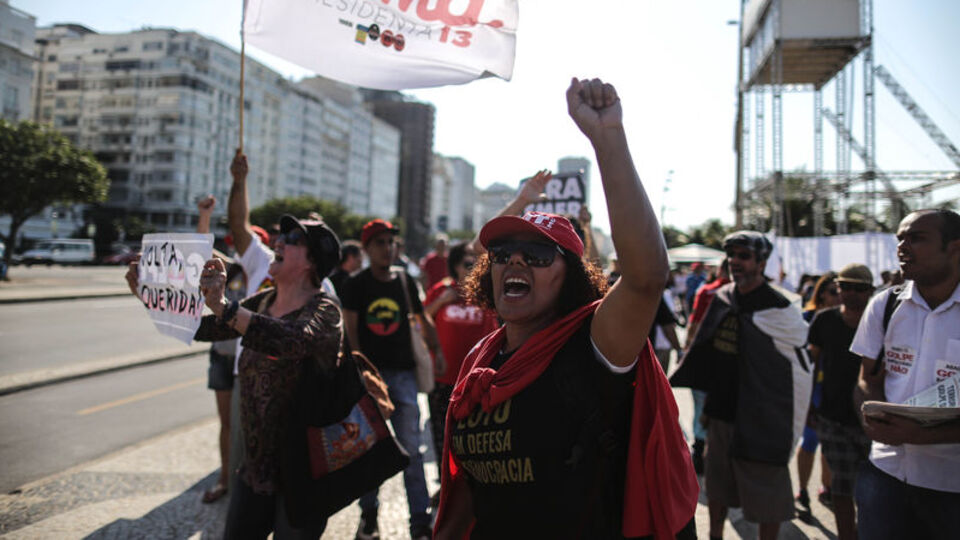 Olimpiyatlara protestolu açılış