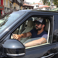 Burak Özçivit aşkını plakaya yazdı