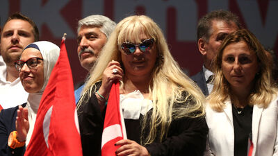 Zerrin Özer fenalaştı