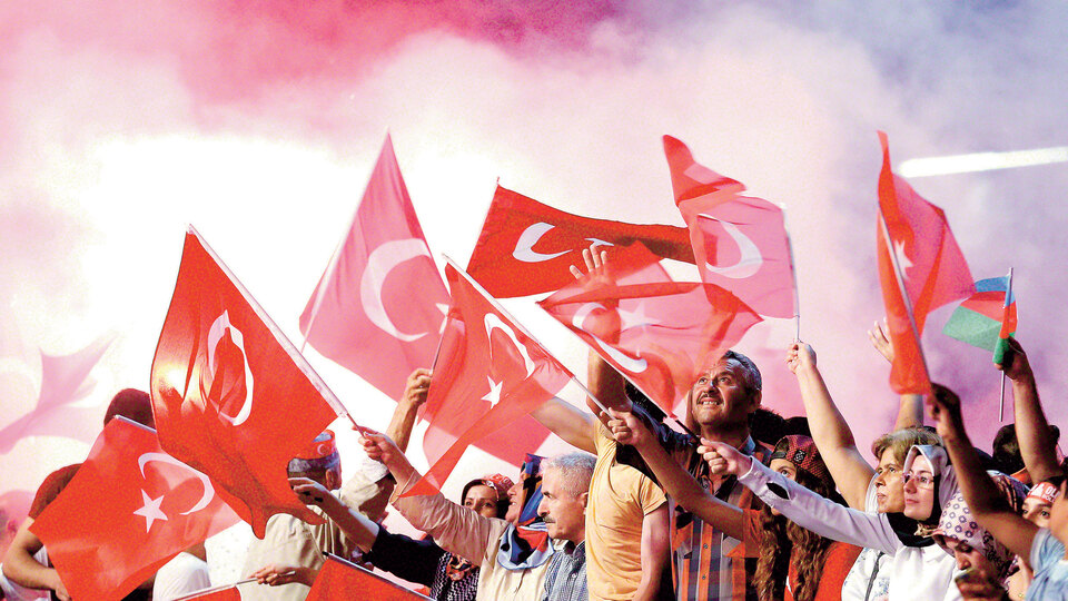 Demokrasi nöbetinde mesai yapanlar