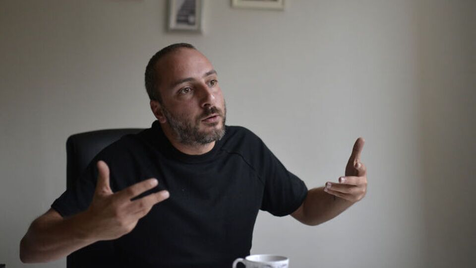 'Bir süre git başka ülkede konuş demeyin'