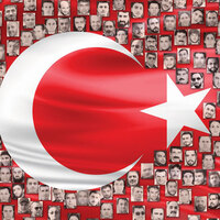 Demokrasi Şehitlerimize Minnettarız