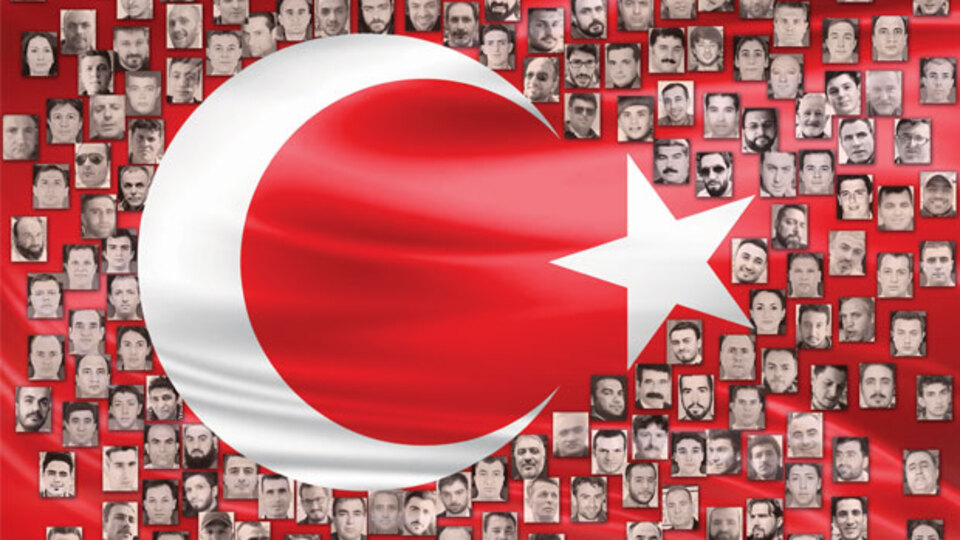 Demokrasi Şehitlerimize Minnettarız