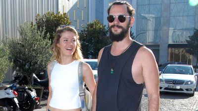 Çiçeği burnunda çift alışverişte