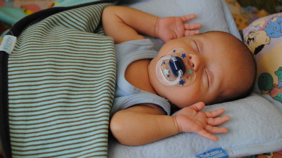 Aileler dikkat! Emzik emen bebeklerde bu risk görülüyor!