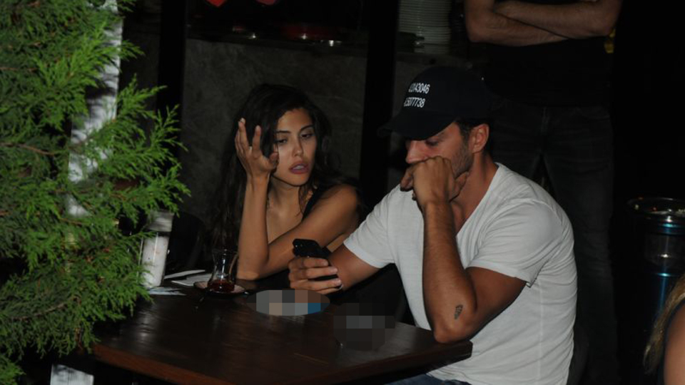 "Bırak telefonu benimle ilgilen"