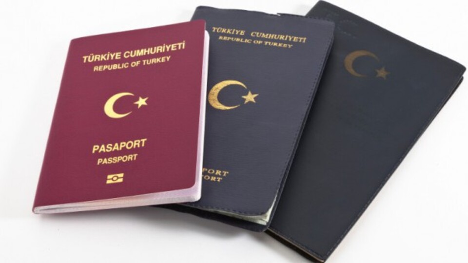 Gazetecilere yurtdışına çıkışta "evrak şartı"