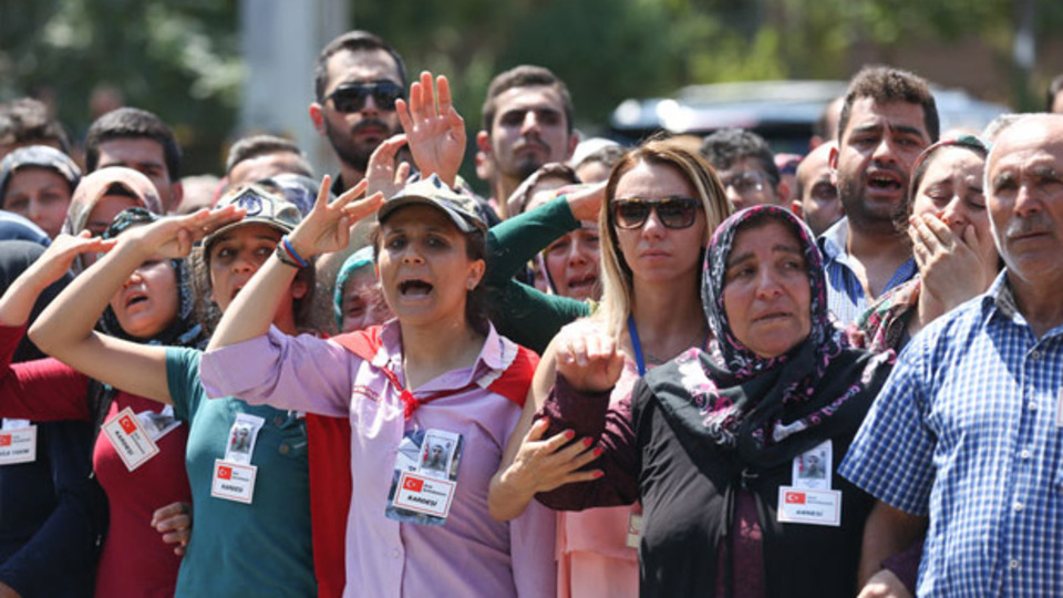 6 kız kardeşi ve annesi uğurladı: Ağlamak yok