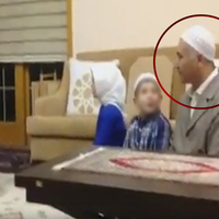 FETÖ'nün önünde diz çökmüş görüntüsü çıktı!