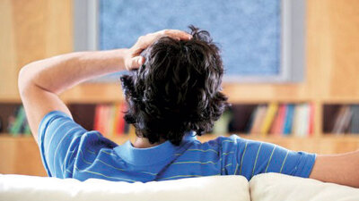 Erkeklere kötü haber! 5 saatten fazla TV izliyorsanız...