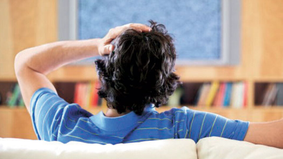 Erkeklere kötü haber! 5 saatten fazla TV izliyorsanız...