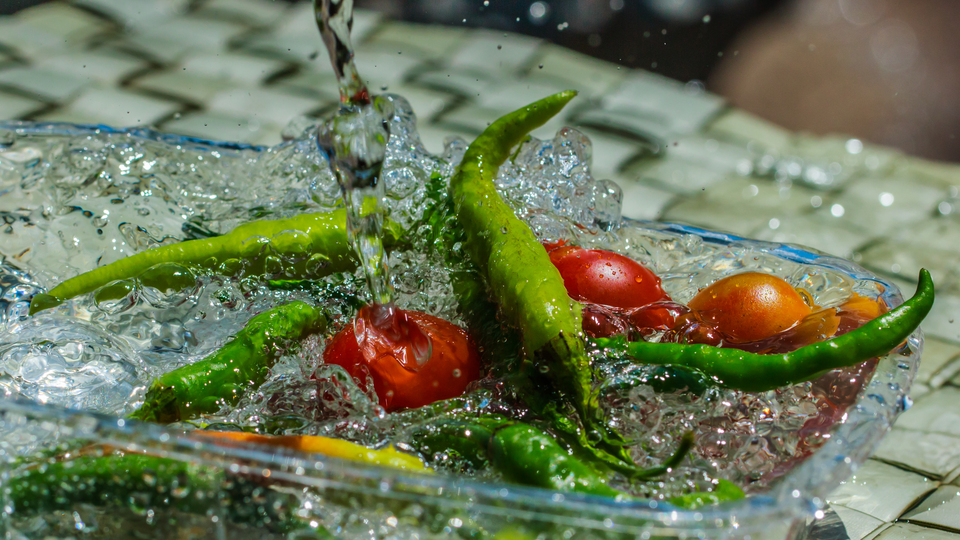 Sebzeleri sirkeli suda bekletin çünkü...