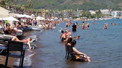 "Yer ayırtmadan gelenler sahilde geceleyebilir!"