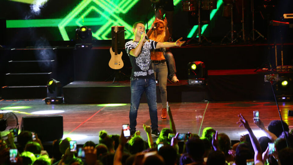 Ortaç'tan renkli konser