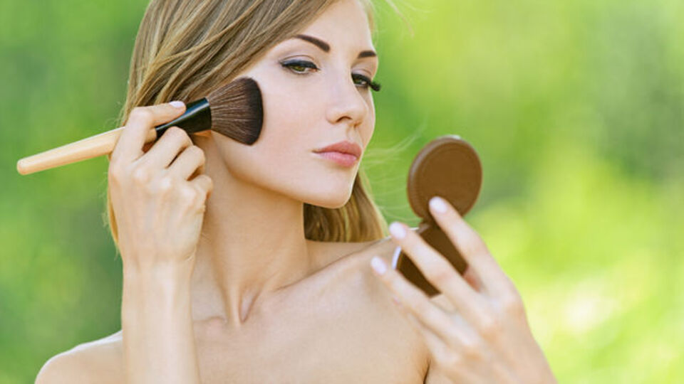 Gözünüz yeşilse pembe, kahverengi ise...