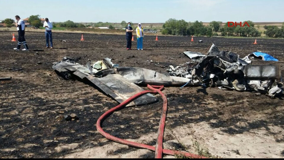 Çorlu'da eğitim uçağı düştü