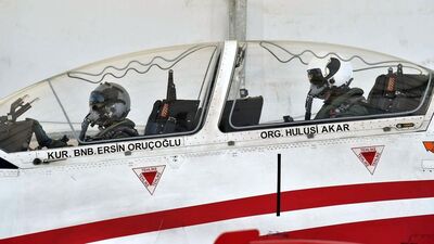 İhraç edilen pilot binbaşı Org. Akar ile de uçmuş