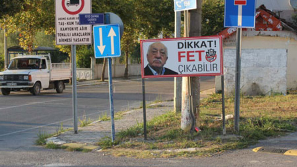 Belediyeden 'Dikkat FETÖ çıkabilir' tabelası! Özellikle o bölgelere koyuldu!