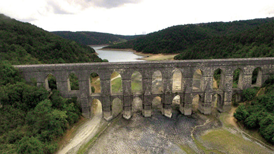 Sular çekildi Mağlova su kemeri ortaya çıktı