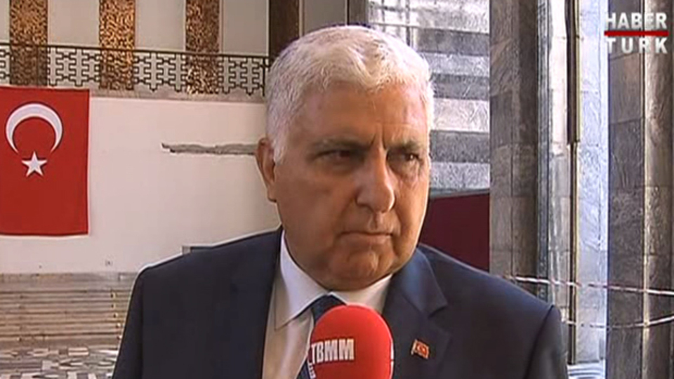 Necdet Özel: Meclis'i görüp hayrete düşmemek elde değil lanetlemek kelimesi az