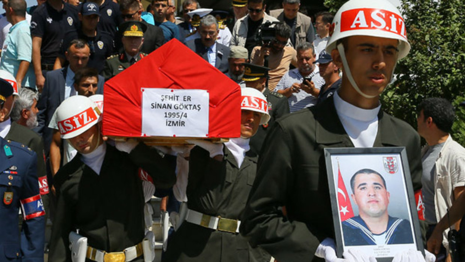 İzmir şehidini son yolculuğuna uğurladı
