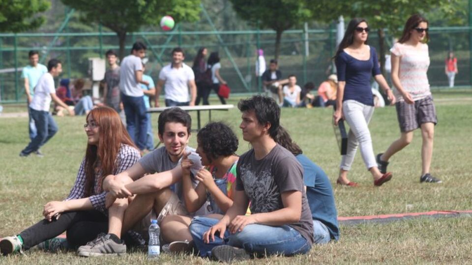 İstanbul öğrencileri ile ülkelere fark atıyor