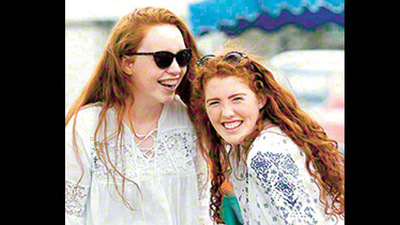 Yüzlerce kızıl İrlanda sokaklarında