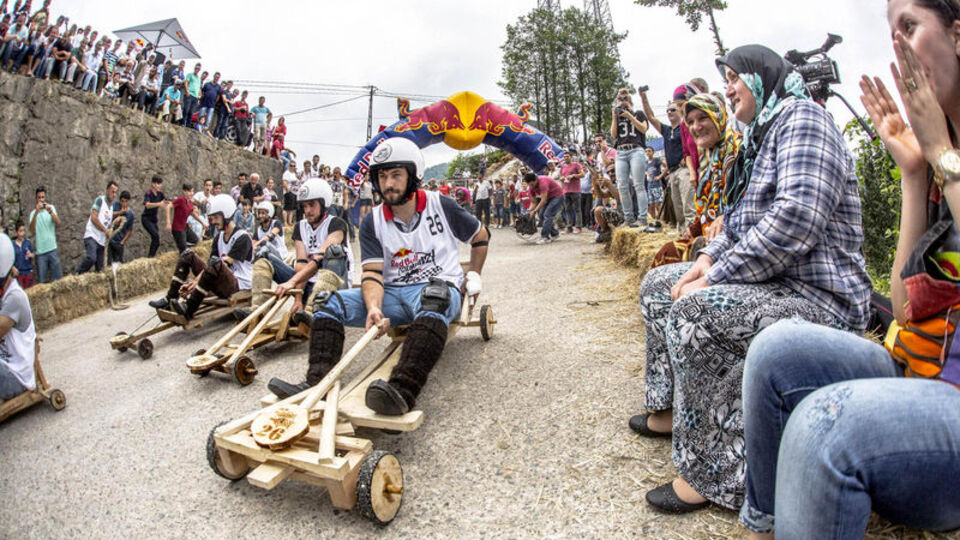 Askerden izinli geldi, Formulaz şampiyonu oldu