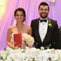 Ünlü şarkıcı evlendi