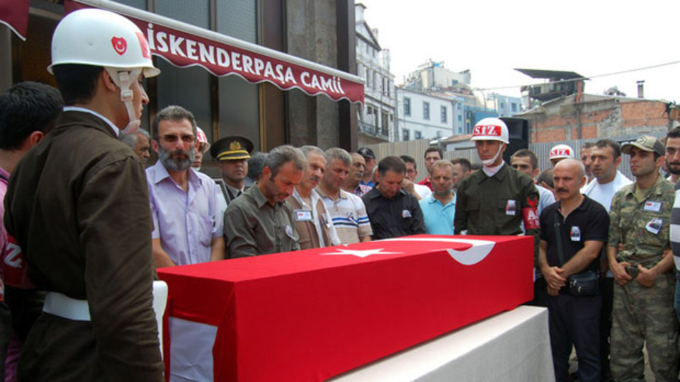 Trabzon şehidini son yolculuğuna uğurladı