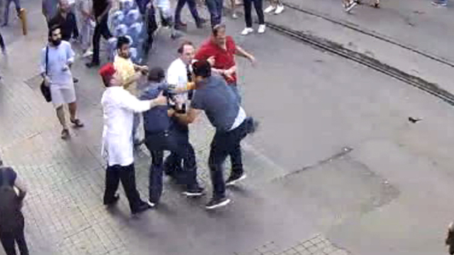 Yer: Beyoğlu! Arap turist şikayete gitti, dayak yedi...