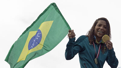 Favelada altın madalya kutlaması