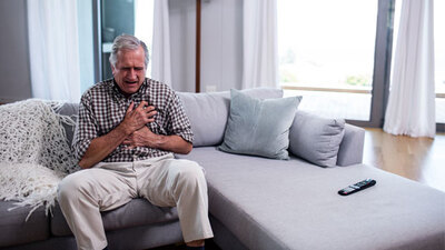 Kalp krizi geçiren kişiyi öksürtün ve...