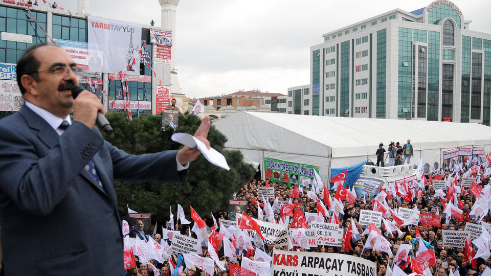 Gürbüz Çapan'a restoranda gözaltı