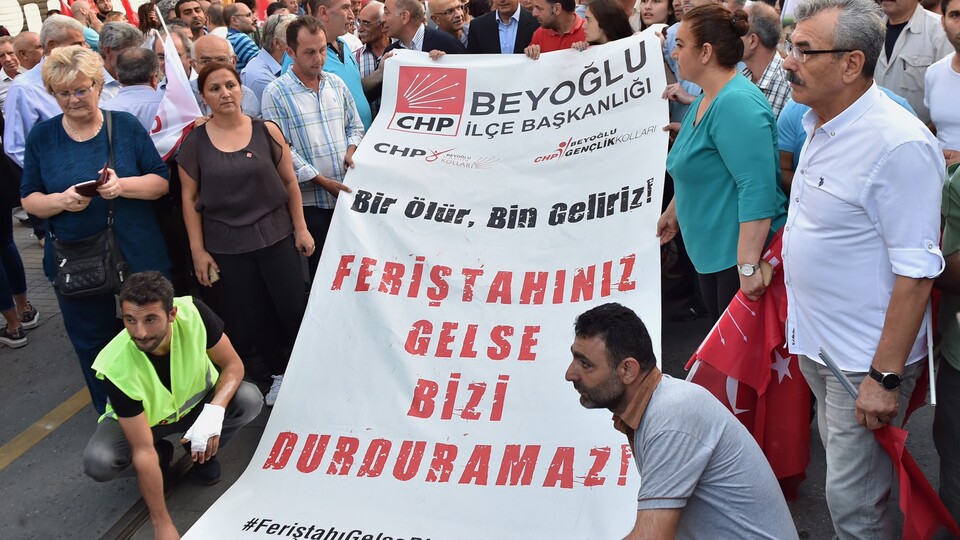 Kılıçdaroğlu'nun konvoyuna saldırı protesto edildi!