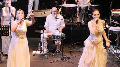 Çıplak ayakla sahneye çıktı