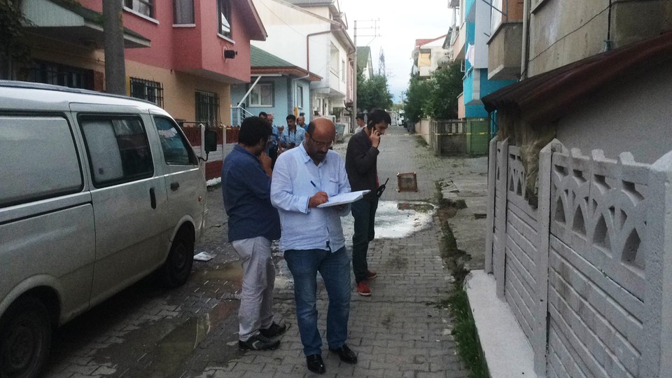 Evlat dehşeti! Babasını balkondan attı, yetmedi...