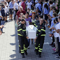İtalya depreminde hayatını kaybeden kızın tabutuna mektup