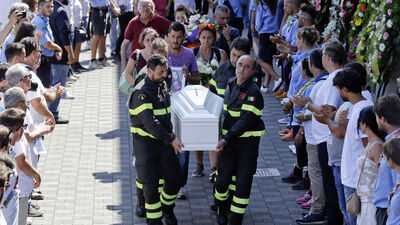İtalya depreminde hayatını kaybeden kızın tabutuna mektup