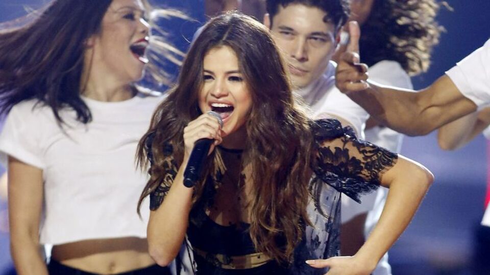 Genç şarkıcı hastalığı yüzünden kariyerine ara veriyor